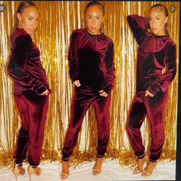 Laina Rauma SET Small top bottom maroon velour loungesuit leisure suit club bed